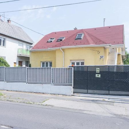 Hi-Bp Garden City Batsanyi Apartment 3 Rooms, Apartment Upstairs Near The City Train With Free Parking Budapest Exterior photo
