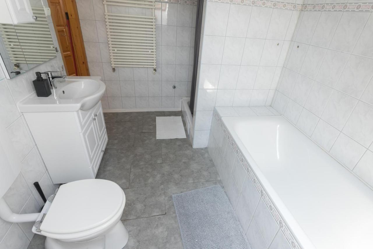 Hi-Bp Garden City Batsanyi Apartment 3 Rooms, Apartment Upstairs Near The City Train With Free Parking Budapest Exterior photo